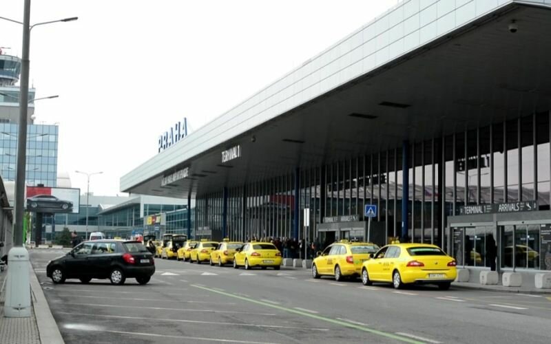 Из аэропорта Праги в центр города самостоятельно на такси
